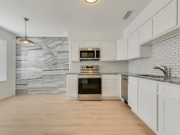 80 E Mountain Creek Dr #19, Grand Prairie, TX 75052