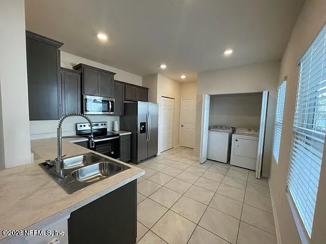 3 bed, 2.5 bath, 1502 sqft, $1,600 — Photo 3