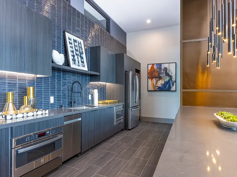 Zeta Luxury Apartments — Photo 18