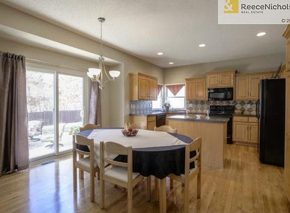 Gleaming hardwoods & tons of cabinets.