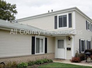 1384 Quaker Ln, Prospect Heights, IL 60070