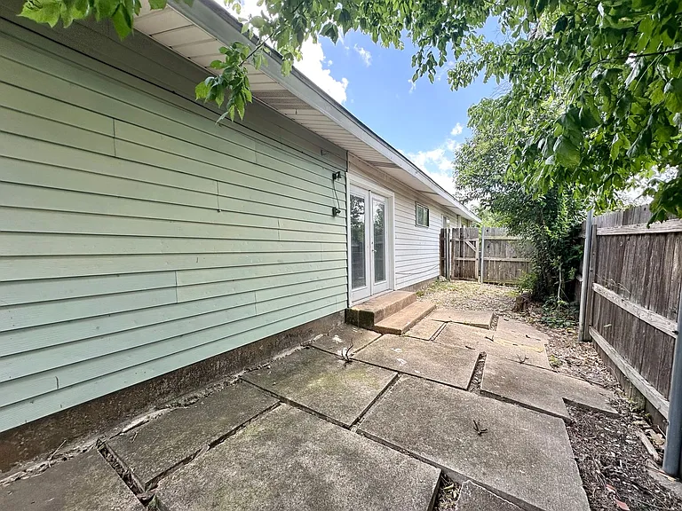 1801 Glendale Dr — Photo 33