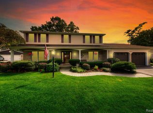 9527 Steep Hollow Dr, White Lake, MI