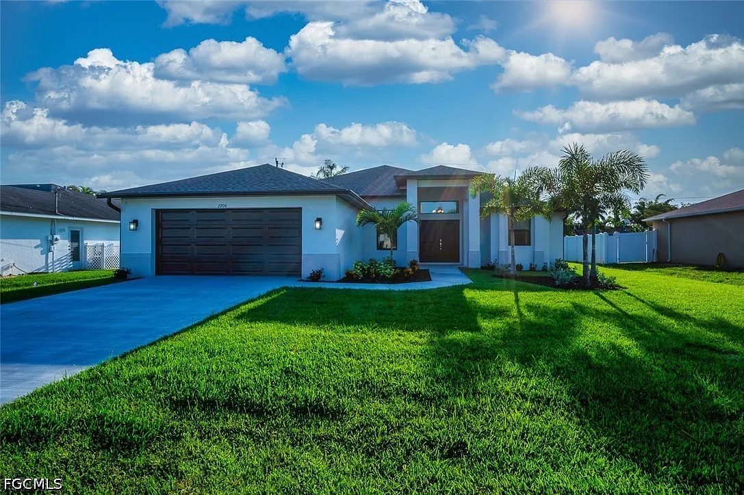 4 bed, 2.0 bath, 2010 sqft, $3,900 — Photo 1