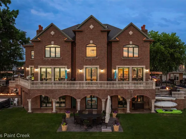 328 S Broadway St, Lake Orion, MI 48362