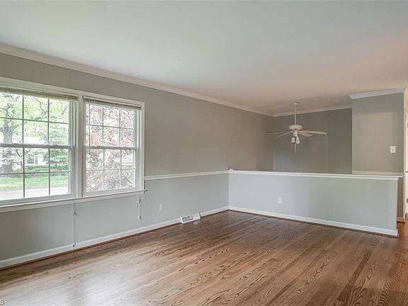 5th image of 3011 Robin Hood Dr