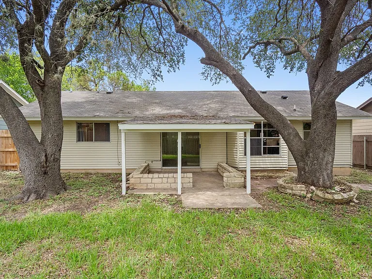 703 Huntingdon Pl — Photo 23