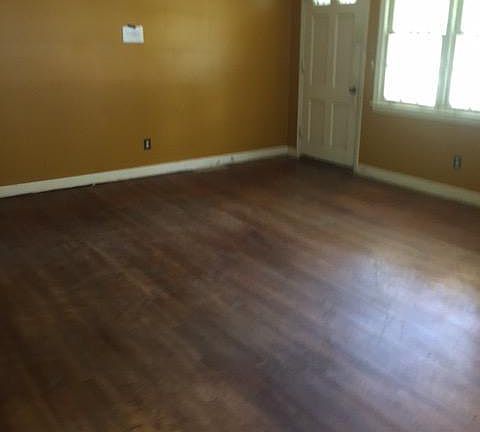 3rd image of 1604 Oak Dr
