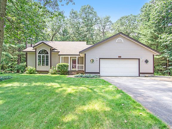 2nd image of 2441 Riverdale Dr