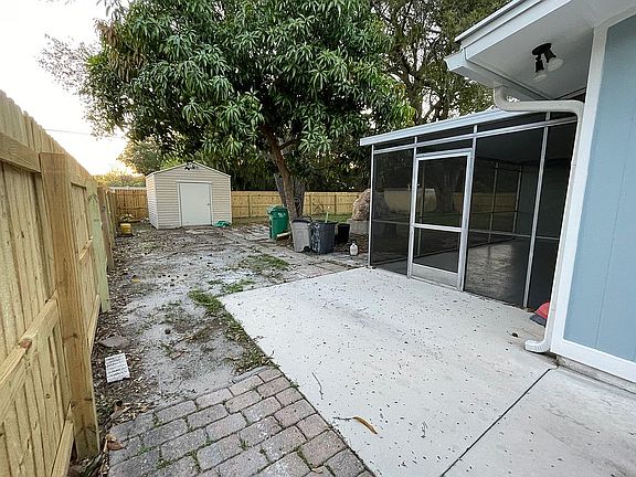 2nd image of 2923 Sherwood Ln