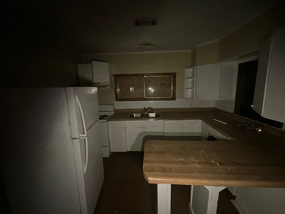 3rd image of 826 W McDowell Rd