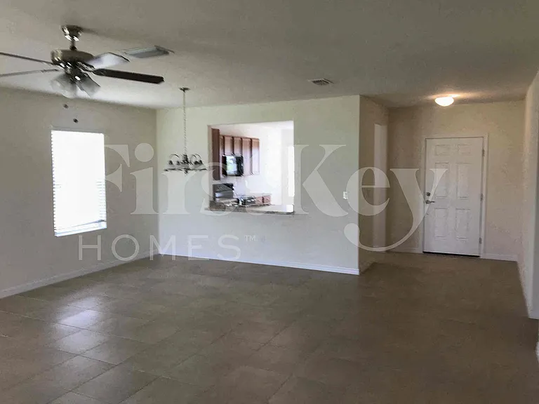 217 NW 9th St — Photo 4