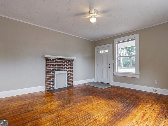 4th image of 17 Oak St