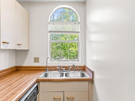 2nd image of 4240 Wilshire Blvd #305E