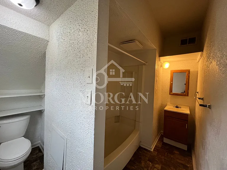 1807 Meridian St — Photo 4