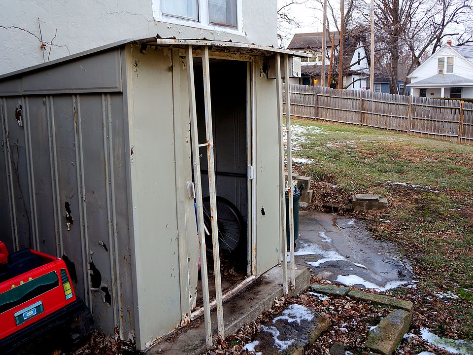 2nd image of 169 Allcutt Ave