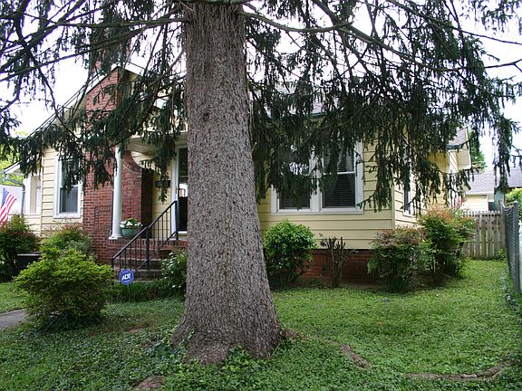 2nd image of 1216 NE Ashwood Pl