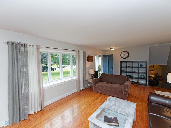 5th image of 5 Crestmont Dr