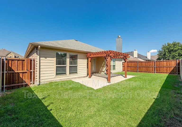 1012 Lake Hollow Dr — Photo 32