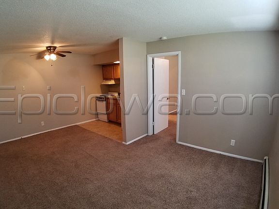 2nd image of 1385 Meadowview Dr #3