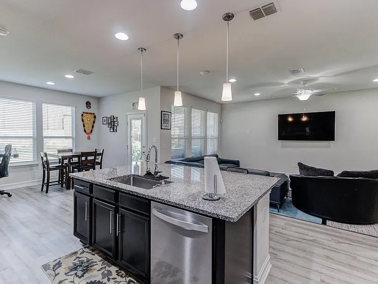 2808 Southampton Dr — Photo 10
