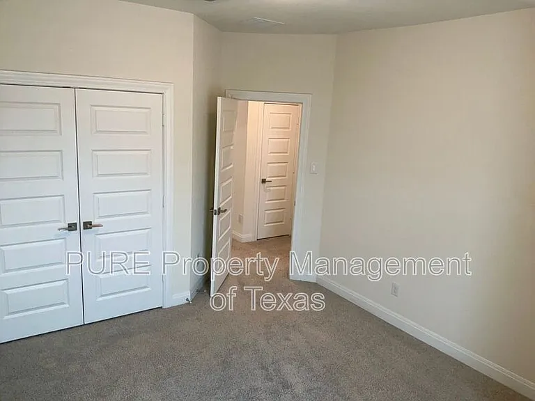 1008 Brenham Ln — Photo 27