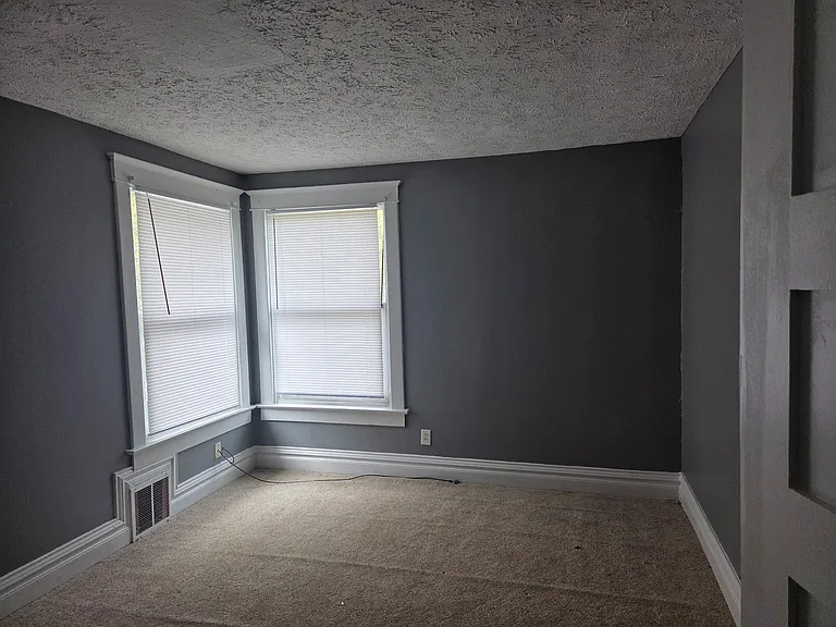 704 E Lasalle St — Photo 8