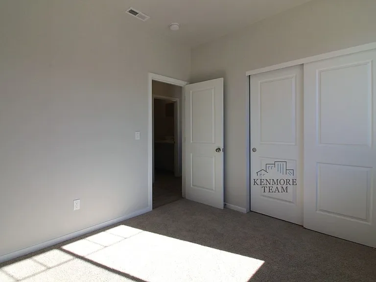 5533 Remington Dr — Photo 8