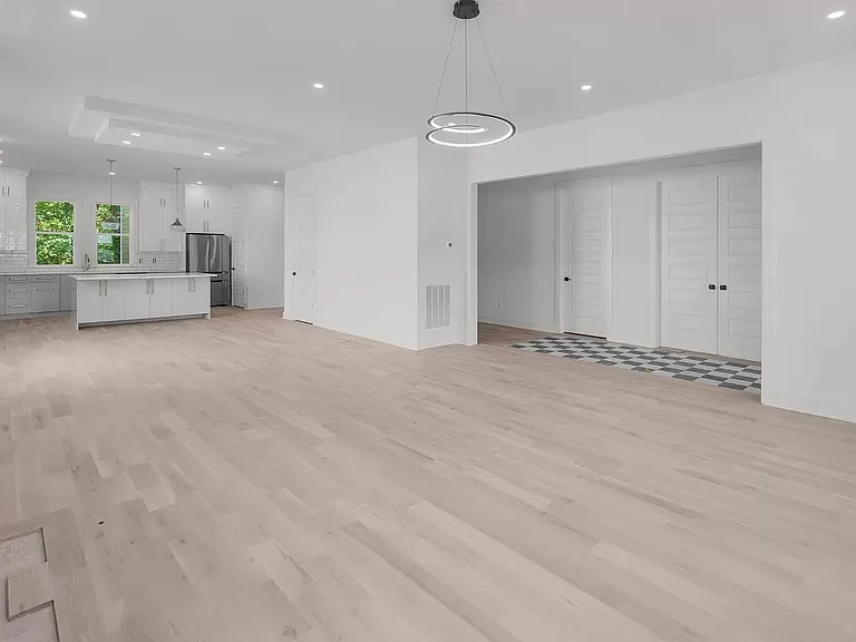 2321A Carter Ave — Photo 43