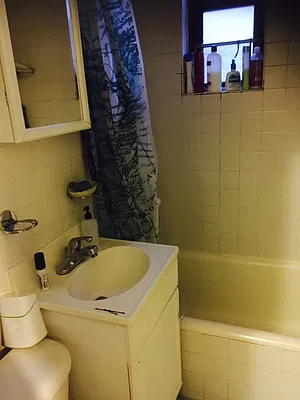 Rented by Halvatzis Realty | media 2