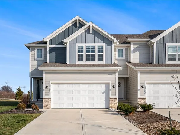 3701 SW Walsh Dr, Lees Summit, MO 64082