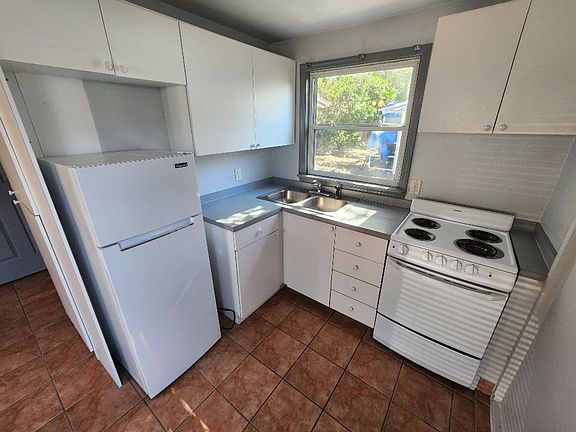 4th image of 409 1/2 S Peninsula Ave