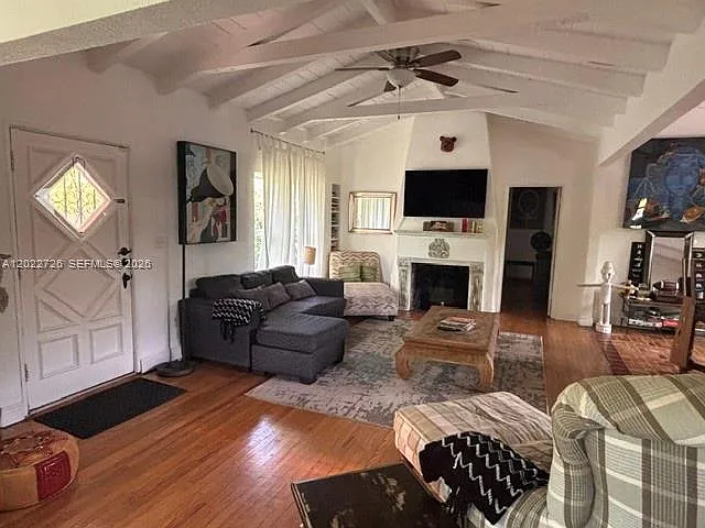 Shorecrest — Photo 2