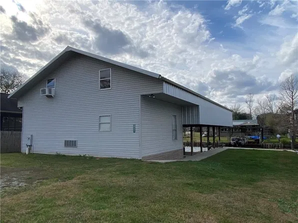20657 Swamp Dr, Springfield, LA 70462