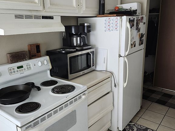 3rd image of 806 Old Settlers Trl APT 2