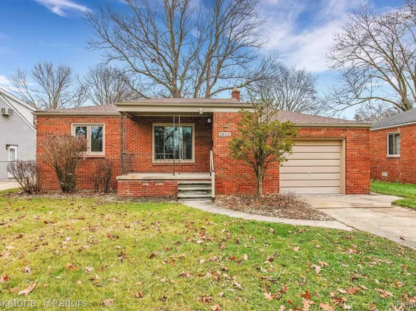 28112 Ruehle St, Saint Clair Shores, MI 48081