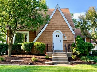 34 Woodlawn Dr, Mundelein, IL