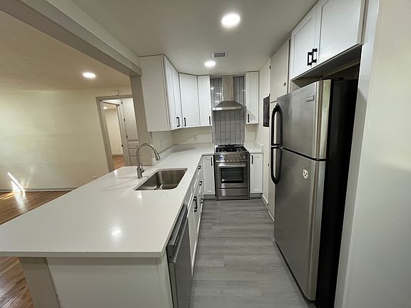 4th image of 609 W 10th St #1