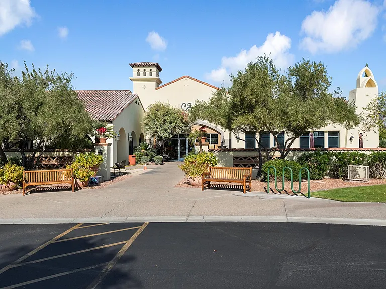 club house, restaurant area