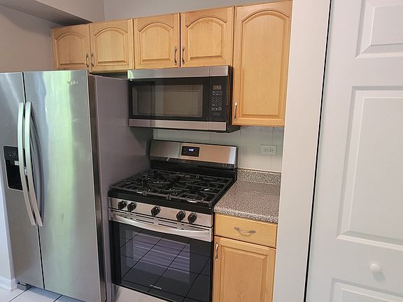 3rd image of 4957 N Wolcott Ave #A
