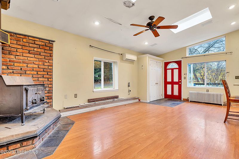 3rd image of 247 Washington Ave E