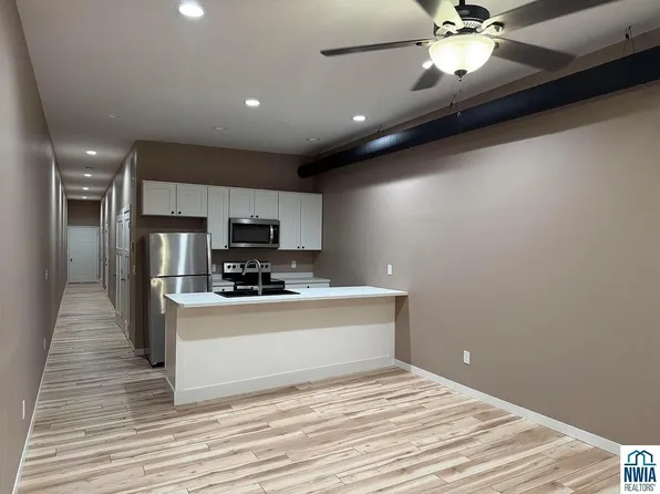 321 9th St #A, Sheldon, IA 51201