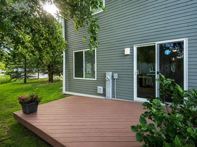 2736 Prairieview Ln S — Photo 21