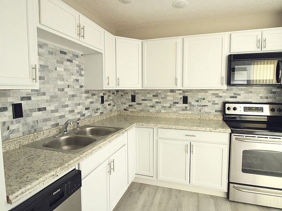 2nd image of 2567 Wyoming Dr