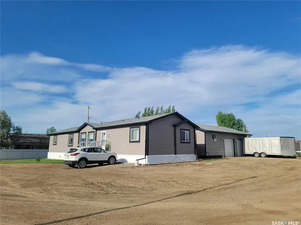 11 & 12 Mirror PLACE, Macklin, SK S0L 2C0
