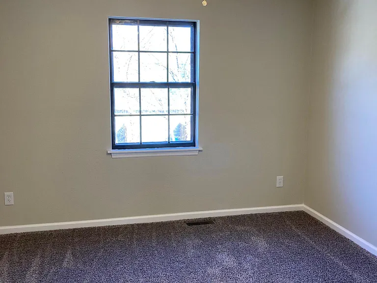 215 SE Claremont St #A — Photo 11
