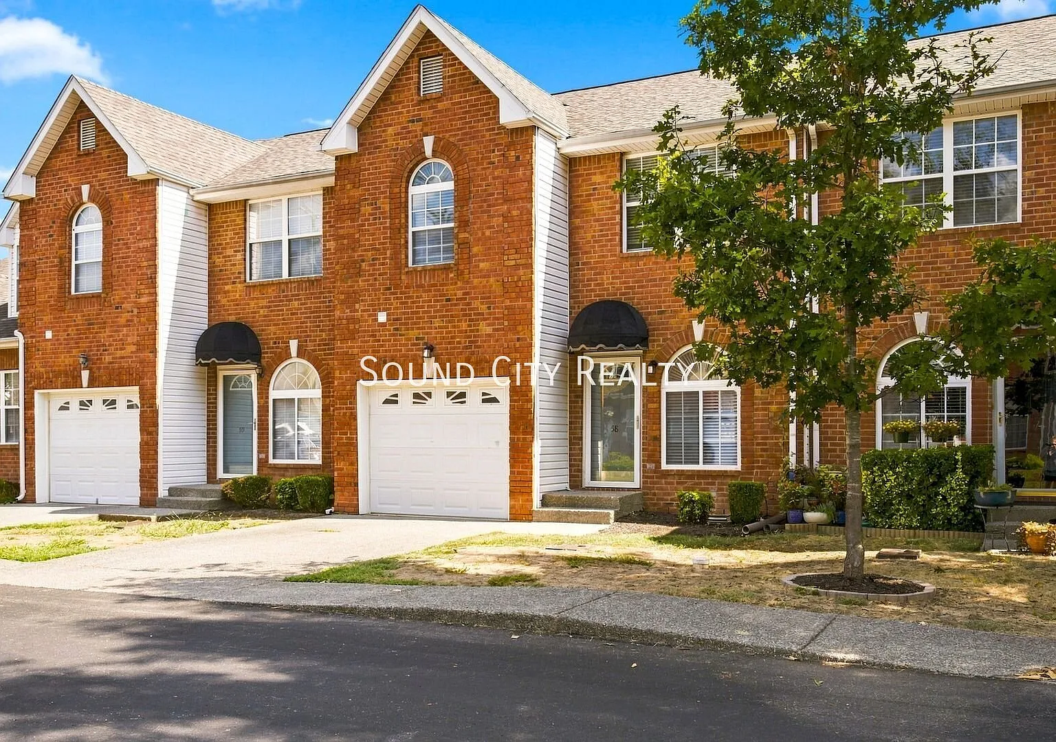 7 miles to downtown, rolling greenspace behind rental beautiful views, located in "Easthaven" 3BR... — Photo 3