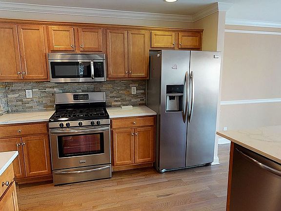 4th image of 207 Blue Heron Dr