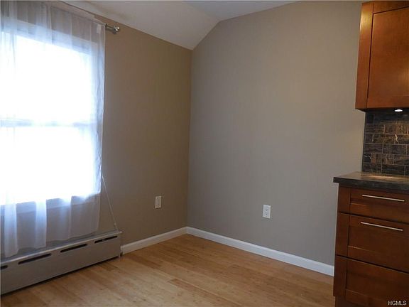 4th image of 116 Webster Ave #2L
