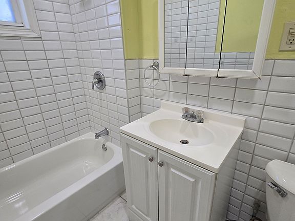 3rd image of 204-206 Hansbury Ave #2
